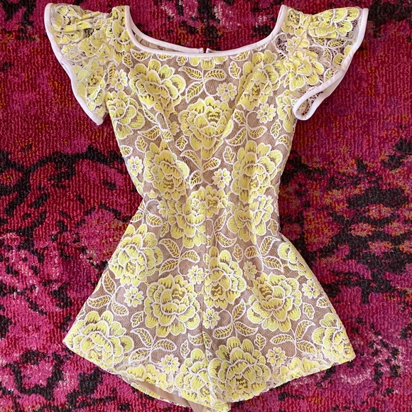 ALEXIS | Off Shoulder Ruffle Lace Romper | XS - Picture 6 of 6